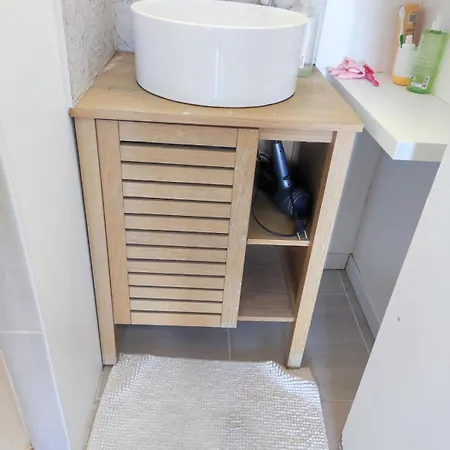 Spacieux Et Lumineux, Idealement Situe アパート